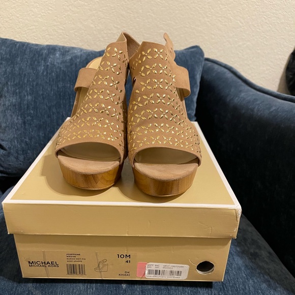Size 10 Michael Kois Josephine Wedge - Tan - Picture 2 of 6